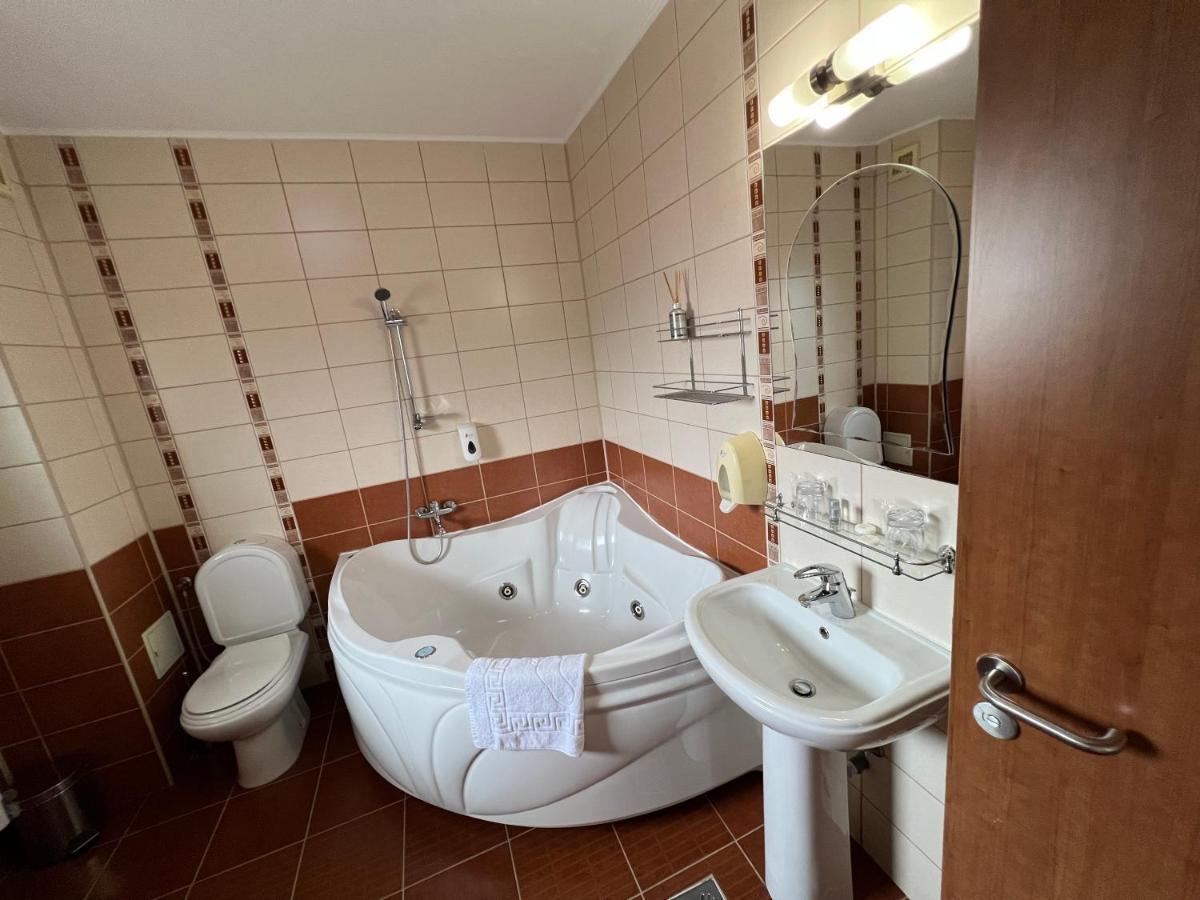 Hotel Belvedere Vatra Dornei Exteriör bild