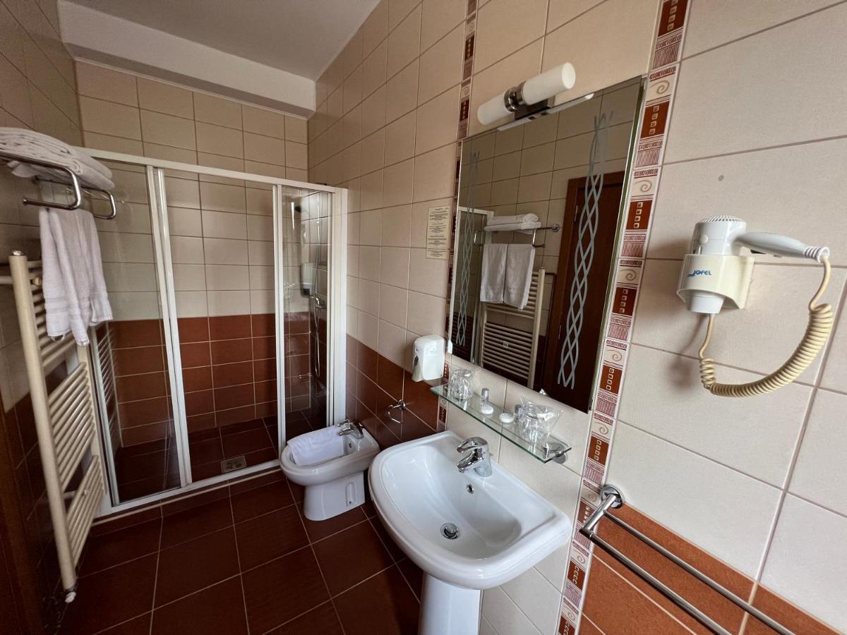 Hotel Belvedere Vatra Dornei Exteriör bild