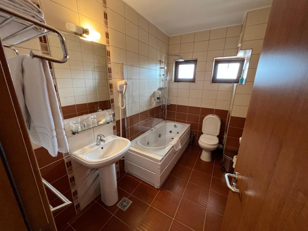 Hotel Belvedere Vatra Dornei Exteriör bild
